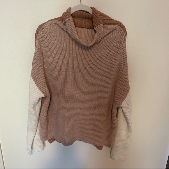 VICI Joyous Occasion Cream Colorblock Turtleneck Sweater Size Medium/Large - Picture 2 of 6